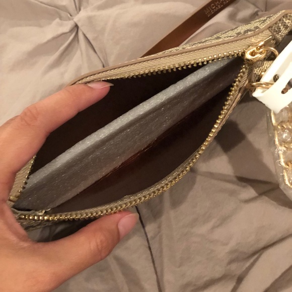 MK Michael Kors Belt Bag - Picture 3 of 7